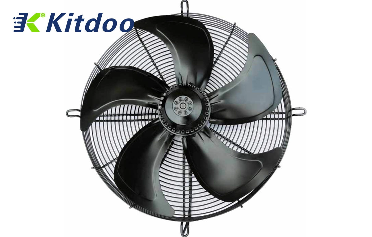 Ventilador de rotor externo para condensador e evaporador refrigerado a ar
