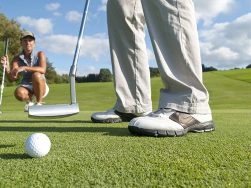 Grama esportiva de golfe artificial de alta densidade personalizada