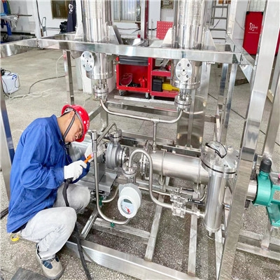 Operação automática usando refrigerante eficiente da usina termelétrica