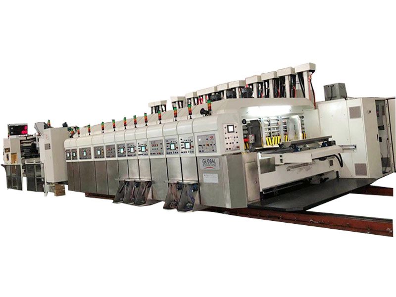 Máquina de corte e vinco para impressão flexográfica de caixas
