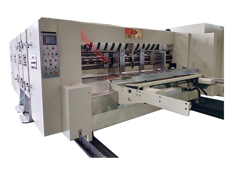 Máquina de impressão e corte de papelão ondulado