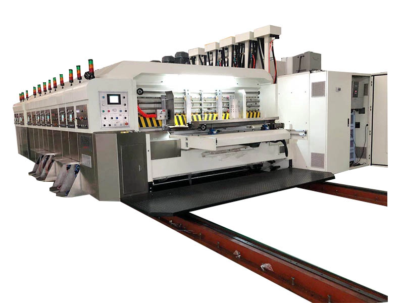 Máquina de corte e vinco para impressão flexográfica computadorizada
