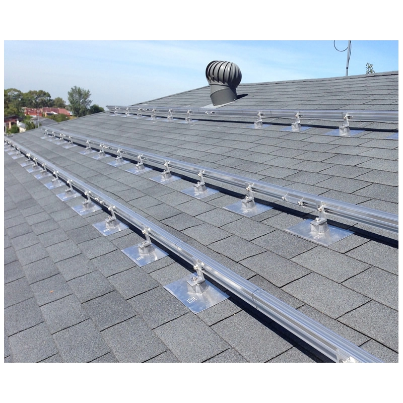Sistema de montagem de telhado solar intermitente para telhado de telha de asfalto