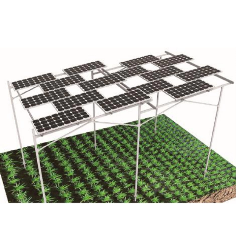 Estrutura de montagem solar no solo agrícola