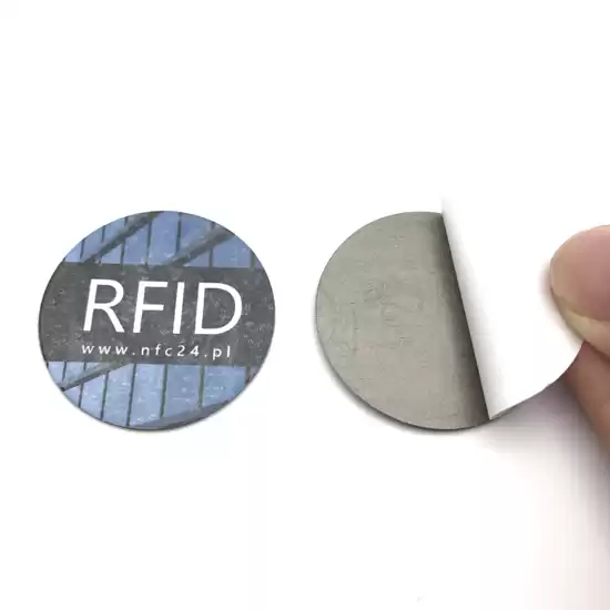 Etiqueta RFID UHF Anti-Metal para Sistema de Gerenciamento