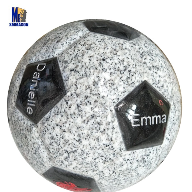 Vende-se bola de futebol esculpida em granito visconde branco e preto indiano
