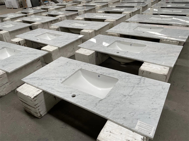 Tampos pré-fabricados em mármore branco de Carrara