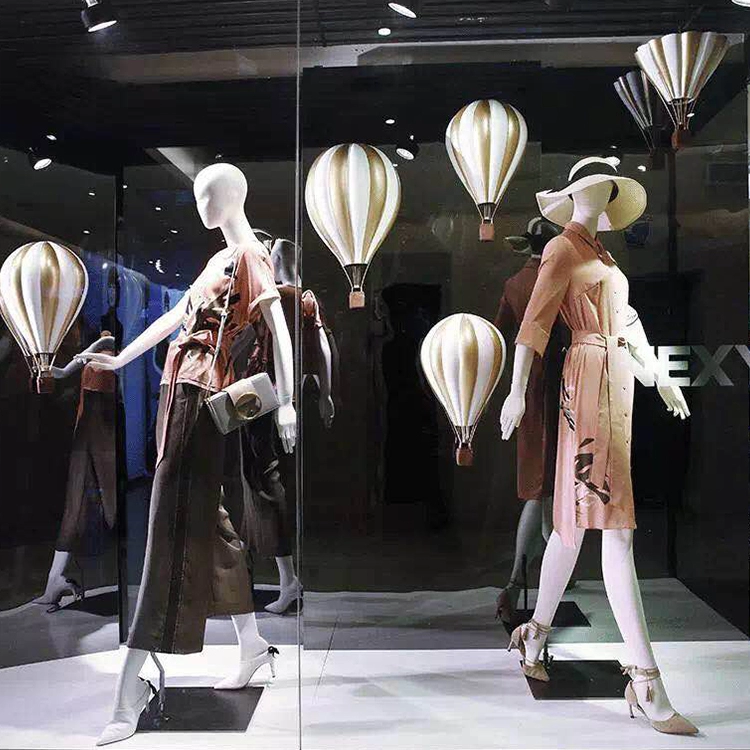 Adereços de exibição de janela de balões de ar quente pendurados