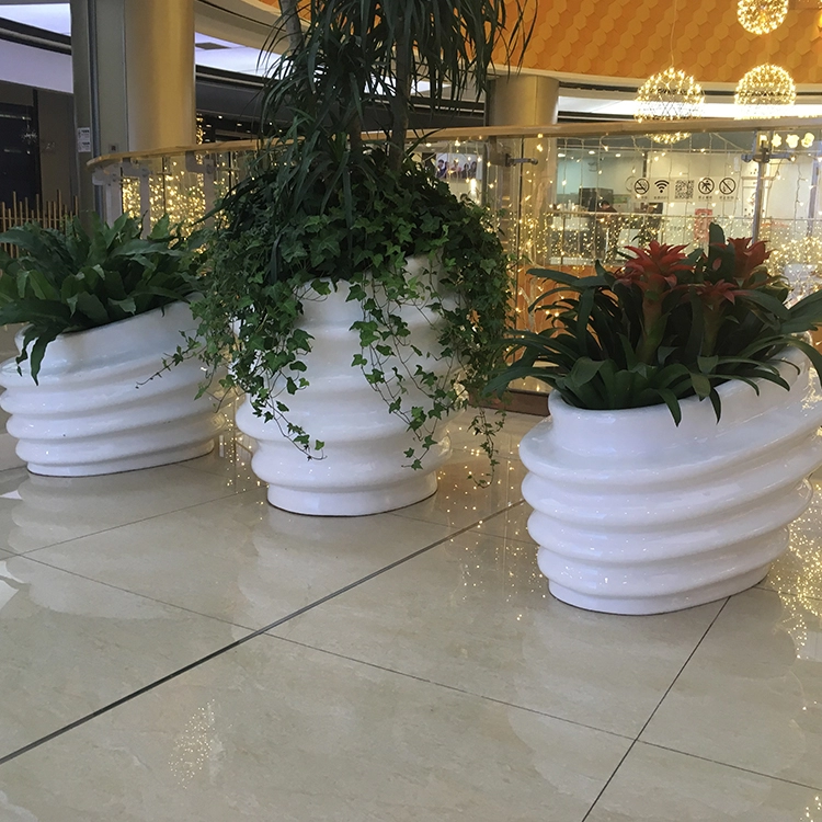 Vaso de flores gigante de fibra de vidro em forma de coração para shopping