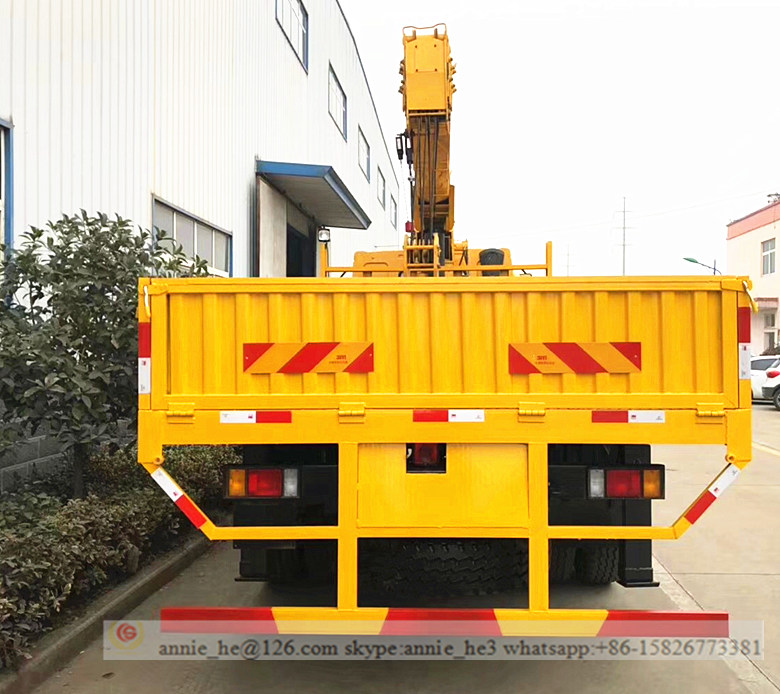 Lorry Mounted Crane