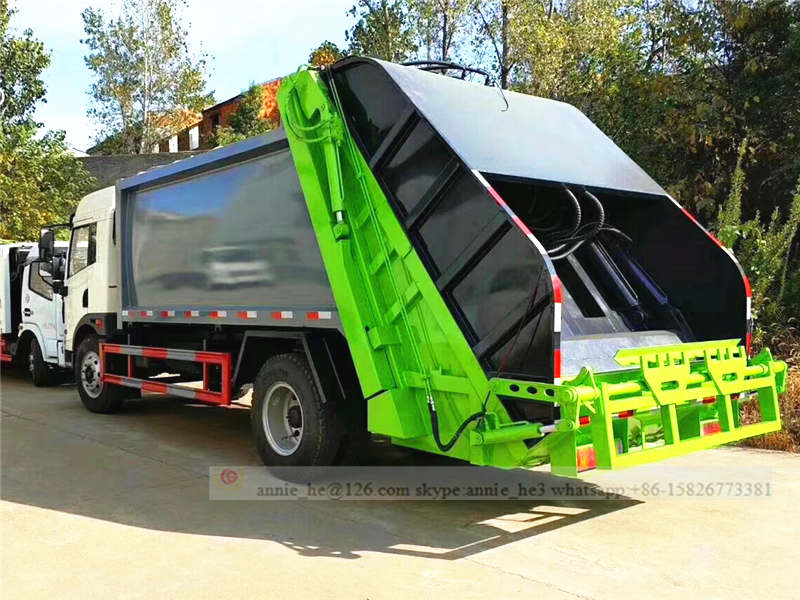 Compactor garbage truck