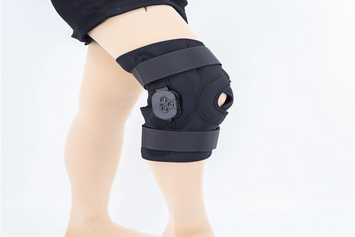 Suporte de joelho ROM de alumínio T design de patela aberta frontal em tecido e dobradiças LIMITADAS