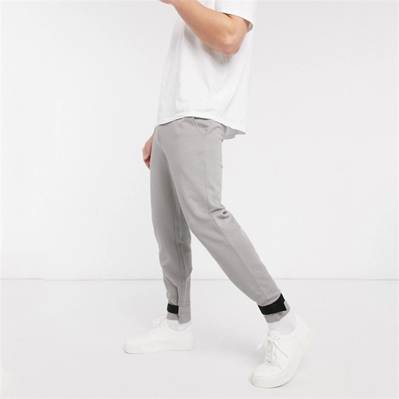 Calças esportivas masculinas estilo streetwear com modelagem atlética