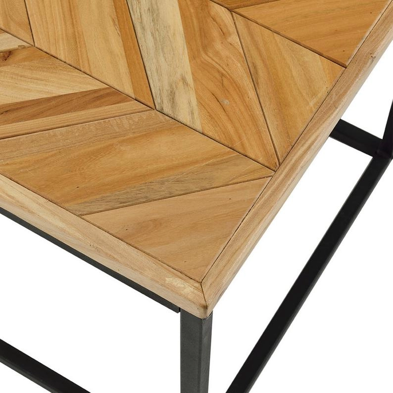 Mesa de centro grande de madeira com pés de metal