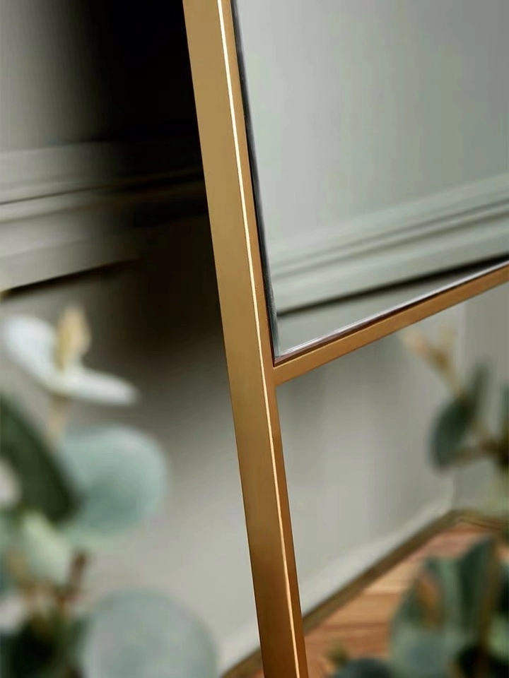 Espelho de pé de metal dourado moderno para vestir