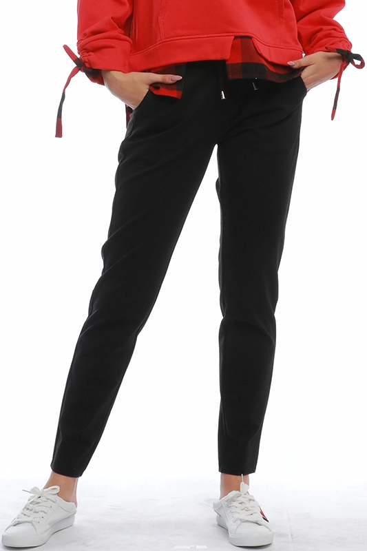 Calças femininas pretas sólidas elásticas com cordão na cintura e calças de moletom com punho