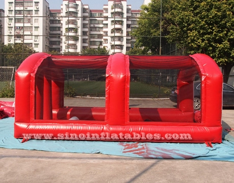 Pista de obstáculos de futebol inflável gigante ao ar livre com tenda para jogos