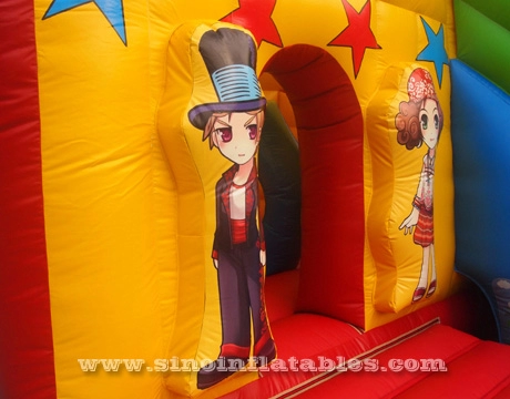 Castelo de salto inflável comercial safari park com escorregador para crianças penteando com ventilador certificado