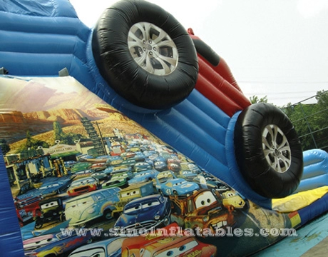 Corrediça de carro inflável infantil de roda grande de 21' com impressão completa para entretenimento de quintal