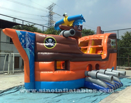 Navio pirata inflável de festa infantil de grau comercial com slide e cesta de basquete dentro feito do melhor material
