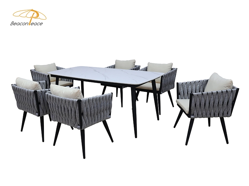 Conjunto de jantar de móveis de corda ao ar livre para pátio moderno de restaurante